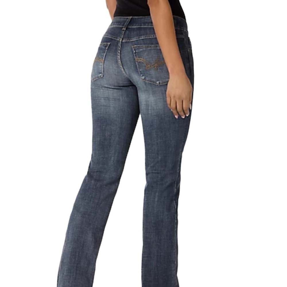 NWT’S WRANGLER WOMEN BOOTCUT JEAN IN AH WASH SZ 11/32
